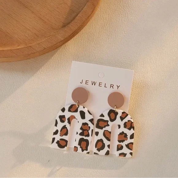 ⭐️Leopard Print Arch Earrings - Picture 1 of 2